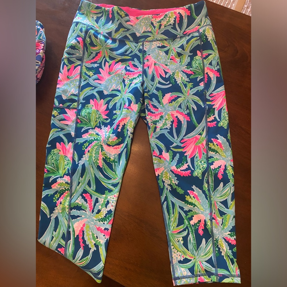 Lilly Pulitzer High rise weekender crop leggings, XXL
NWOT